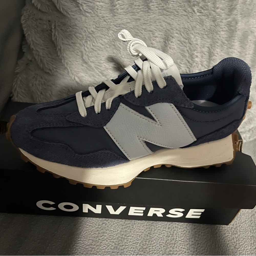 New Balance 327 blue and light blue